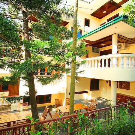 Hotel Hundred Moon à Yangon Extérieur photo
