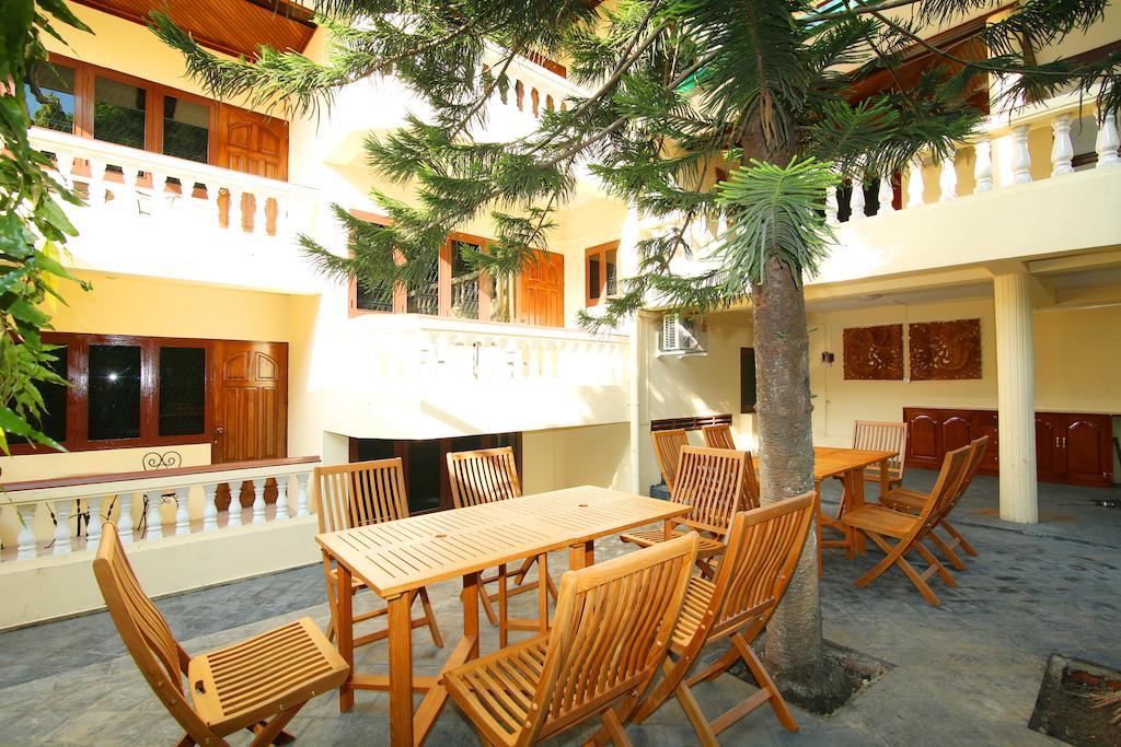 Hotel Hundred Moon à Yangon Extérieur photo