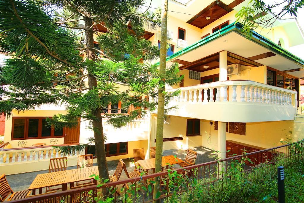 Hotel Hundred Moon à Yangon Extérieur photo