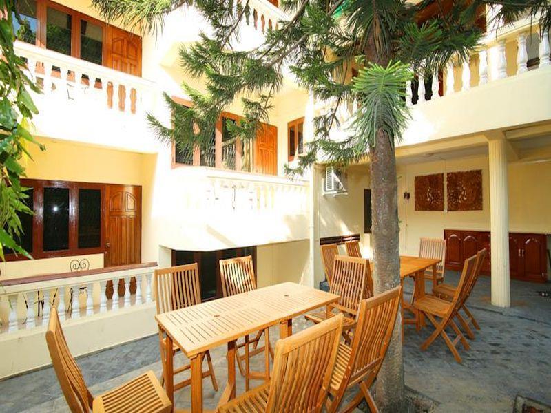 Hotel Hundred Moon à Yangon Extérieur photo