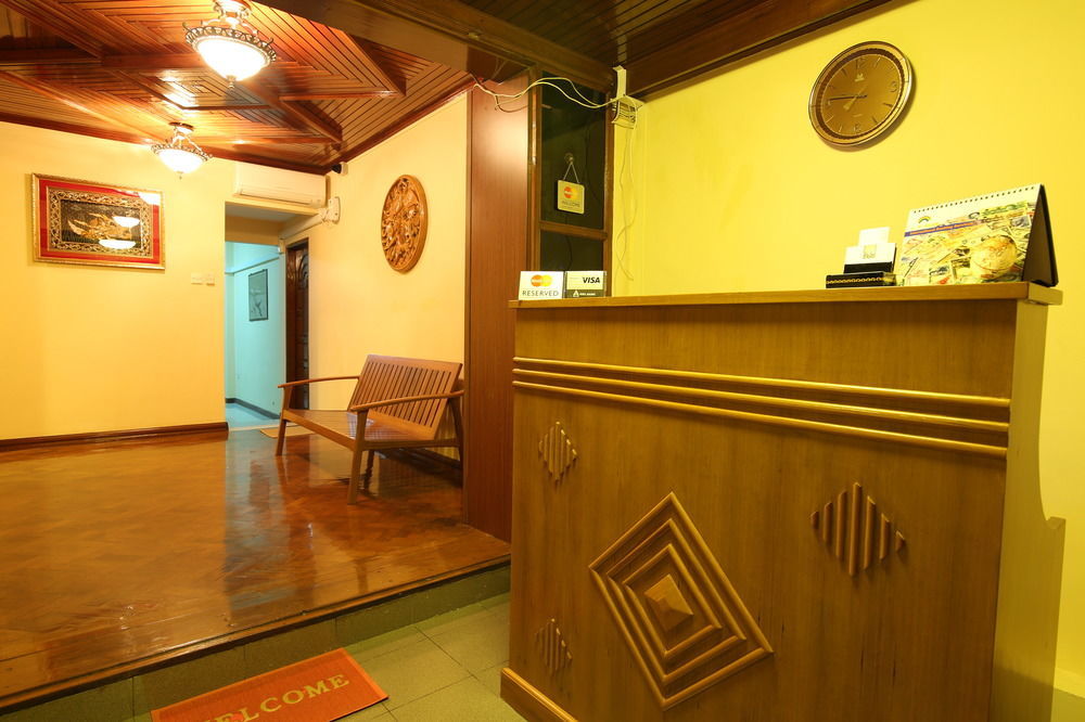 Hotel Hundred Moon à Yangon Extérieur photo