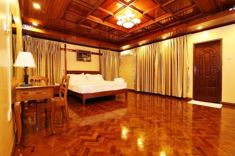 Hotel Hundred Moon à Yangon Extérieur photo
