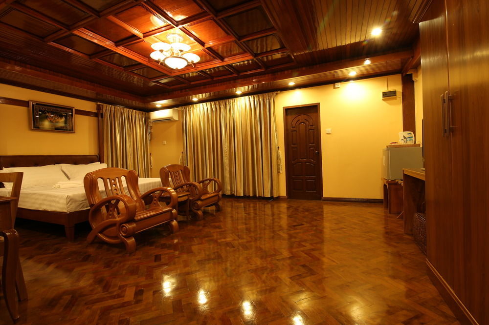 Hotel Hundred Moon à Yangon Extérieur photo