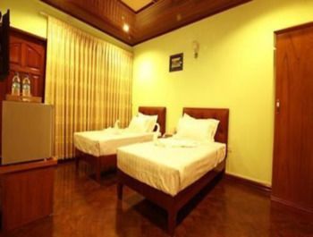 Hotel Hundred Moon à Yangon Extérieur photo