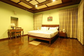 Hotel Hundred Moon à Yangon Extérieur photo